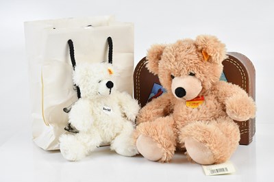 Lot 617 - STEIFF; two bears, largest height 24cm (2).