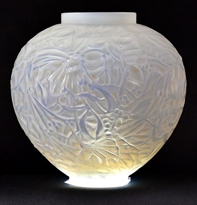Lot 303 - RENÉ LALIQUE (French, 1860-1945); a frosted...