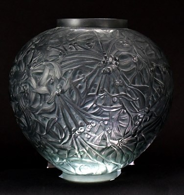 Lot 304 - RENÉ LALIQUE (French, 1860-1945); a smoked...