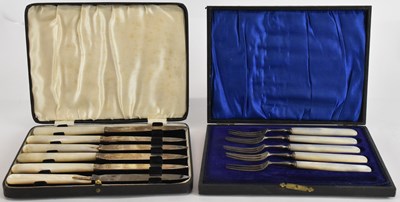 Lot 1161 - ALLEN & DARWIN; a cased set of fruit knives,...