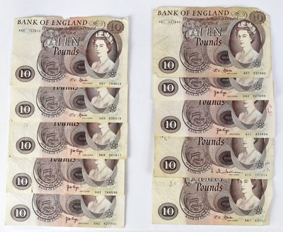 Lot 636 - Ten United Kingdom Bank of England brown £10...