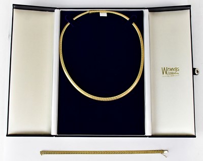 Lot 910 - A 9ct yellow gold snake necklace with Greek...