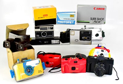 Lot 416a - A quantity of vintage and retro cameras, to...