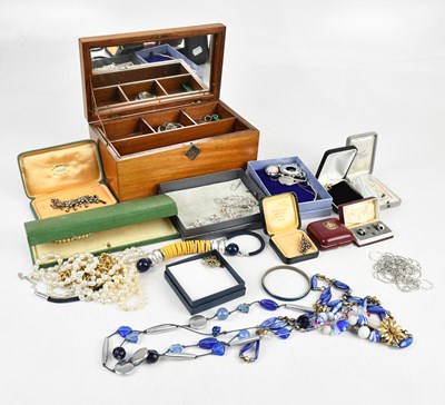 Lot 1616 - A large collection of assorted costume...
