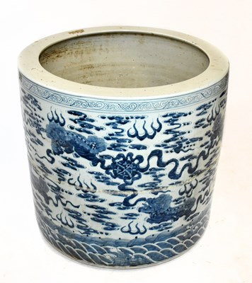 Lot 1178 - A large 18th century Chinese blue and white...