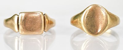 Lot 792 - Two 9ct yellow gold signet rings, one with...