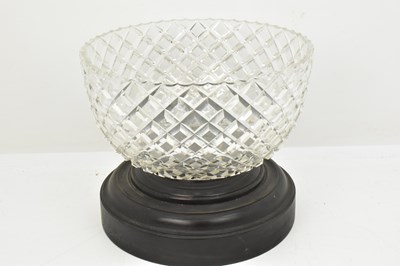 Lot 318 - A large cut glass bowl with crosshatched cut...