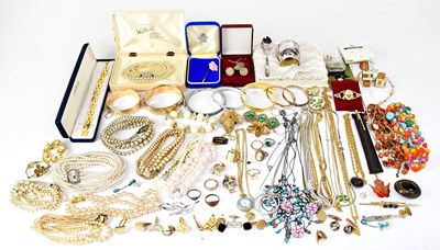 Lot 972 - A quantity of mainly vintage costume jewellery,...