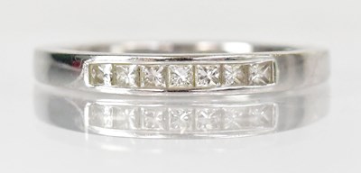 Lot 769 - An 18ct white gold ring set with a row of...