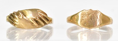 Lot 795 - A 9ct yellow gold signet ring with floral...