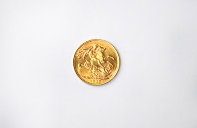 Lot 933 - A George V 1915 sovereign.