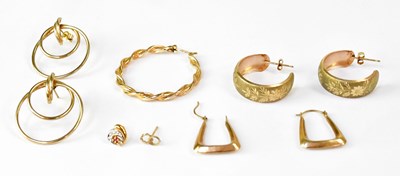 Lot 897 - Various 9ct yellow gold earrings, comprising a...