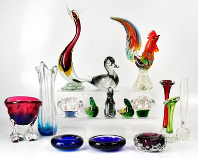 Lot 309 - A collection of Murano and other items,...