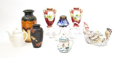 Lot 191 - A quantity of ceramics including a modern...