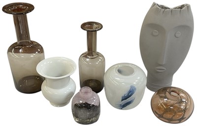 Lot 560 - Seven pieces of 20th century art glass and...