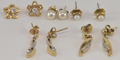 Lot 1263 - A pair of 9ct yellow gold pearl set stud...