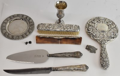 Lot 1057 - W I BROADWAY & CO; an Elizabeth II hallmarked...