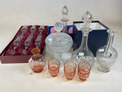 Lot 284 - A collection of glass including boxed...