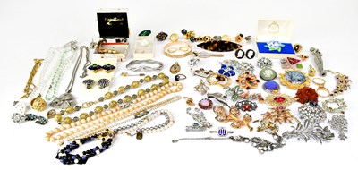 Lot 974 - A quantity of mainly vintage costume jewellery,...