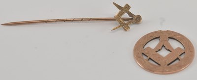 Lot 1293 - A 9ct yellow gold Masonic stick pin and a 9ct...