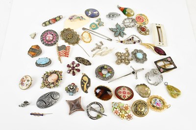 Lot 1649 - A collection of costume jewellery, mainly...