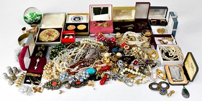 Lot 966 - A quantity of mainly vintage costume jewellery,...