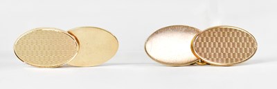 Lot 900 - A pair of 9ct yellow gold chain link cufflinks,...