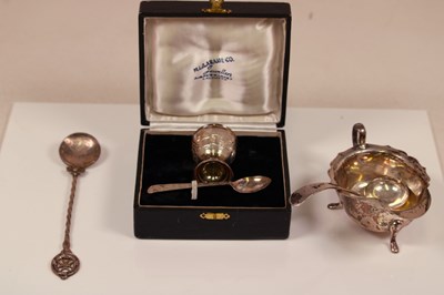 Lot 433 - EDWARD VINER; an Elizabeth II hallmarked...
