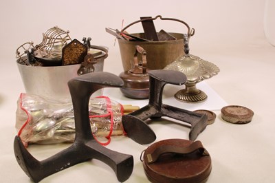 Lot 127 - A large quantity of metalware including a...