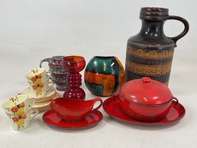 Lot 194 - A quantity of mid 20th century decorative...