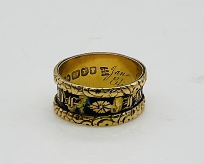 Lot 1094 - An 18ct yellow gold mourning ring, with...