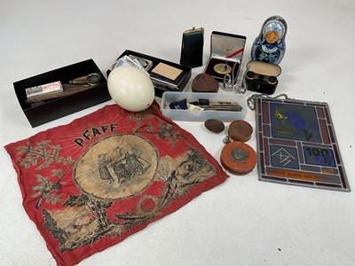 Lot 33 - A group of collectors' items, including a...