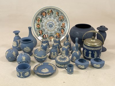 Lot 197 - WEDGWOOD; a quantity of jasperware and similar...