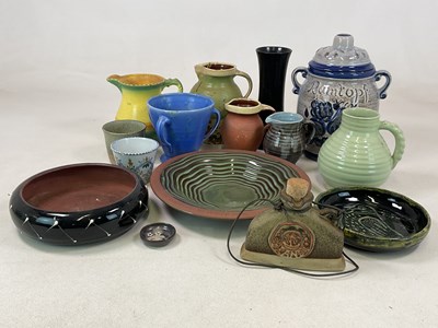 Lot 192 - A quantity of ceramics, to include terracotta...