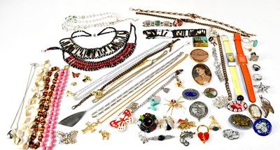 Lot 969 - A quantity of mainly vintage costume jewellery,...