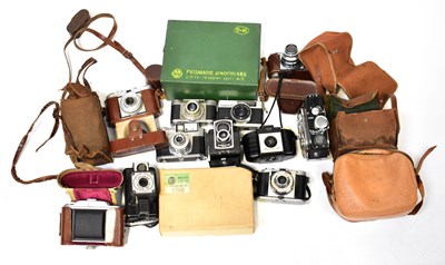 Lot 419 - A quantity of vintage cameras and binoculars,...