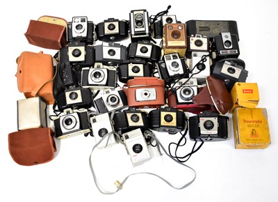 Lot 432 - A quantity of Kodak cameras, including Brownie...