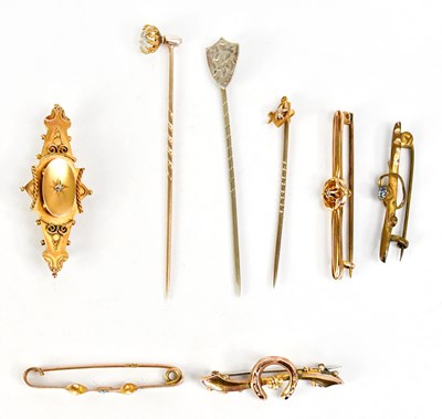 Lot 941 - A collection of jewellery, comprising a 9ct...