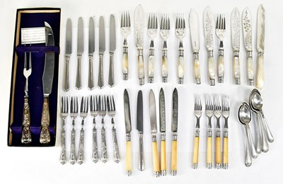 Lot 561 - Various sets of fish, fruit and cake knives...