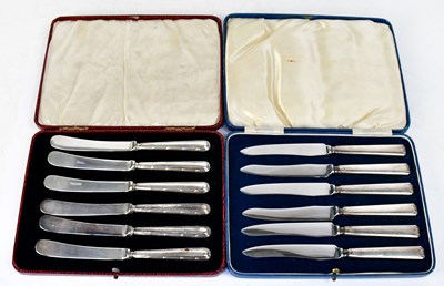 Lot 562 - A cased set of six fruit knives and a cased...