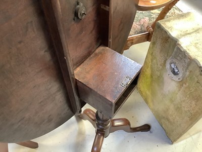 Lot 17 - A George III mahogany circular tilt-top table...
