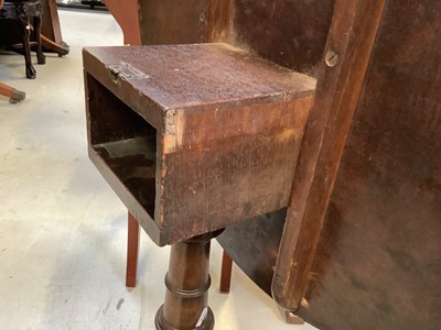 Lot 17 - A George III mahogany circular tilt-top table...