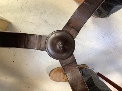 Lot 17 - A George III mahogany circular tilt-top table...