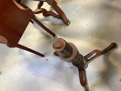 Lot 17 - A George III mahogany circular tilt-top table...