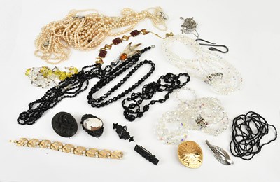 Lot 1645 - A small collection of costume jewellery,...