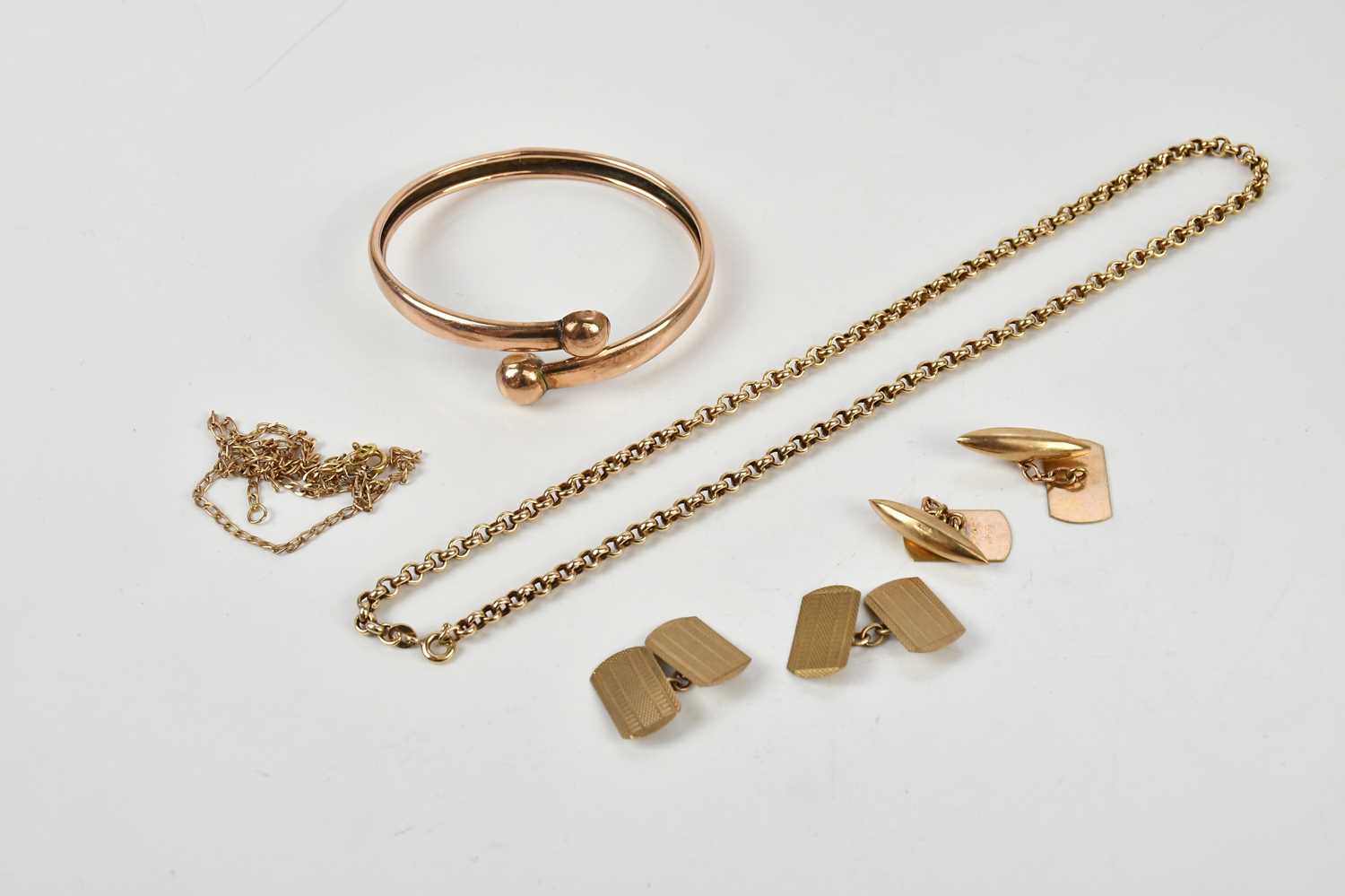 Lot 1 - A 9ct yellow gold bangle, two pairs of yellow...