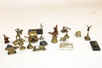 Lot 1129 - A group of small decorative metalware,...