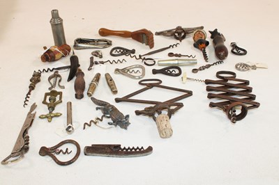 Lot 1042 - A group of vintage corkscrews, including...