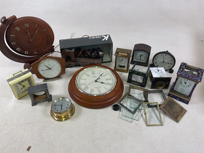 Lot 481 - A quantity of clocks and clock parts, to...