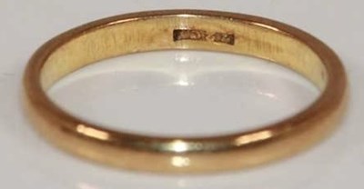 Lot 377 - A 22ct yellow gold wedding band, size S,...